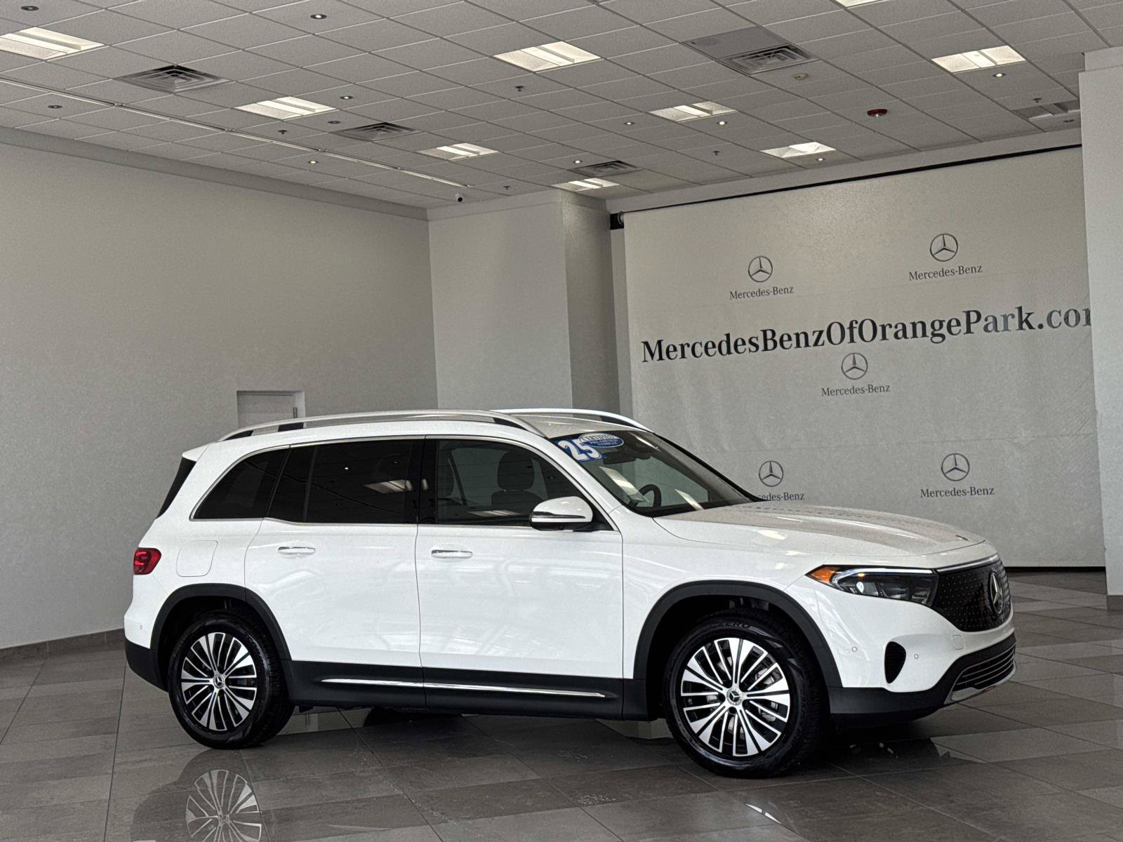Certified 2025 Mercedes-Benz EQB 300 4MATIC image 2