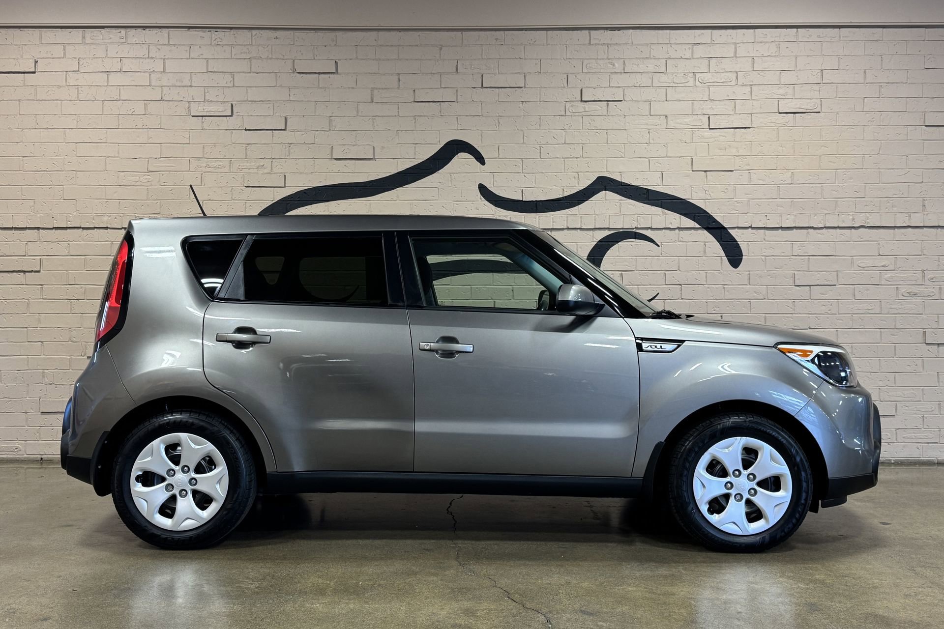 Used 2015 Kia Soul FWD image 2