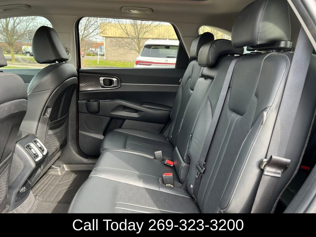 Used 2025 Kia Sorento S w/ Panoramic Sunroof Package image 4