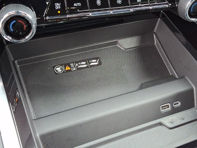 Used 2026 Chevrolet Tahoe Z71 AWD/4WD image 17