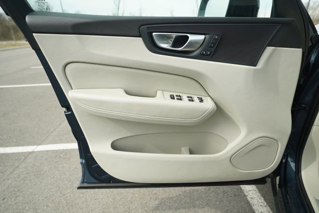 Used 2024 Volvo XC60 B5 Plus w/ Protection Package Premier image 55