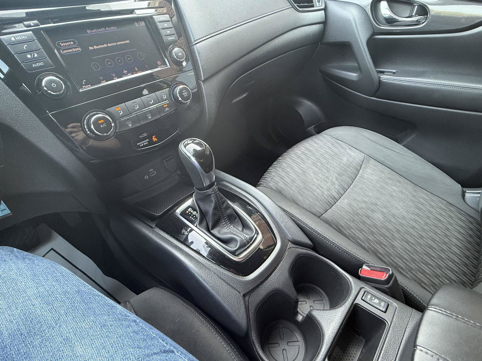 Used 2020 Nissan Rogue S w/ Special Edition Package FWD image 24