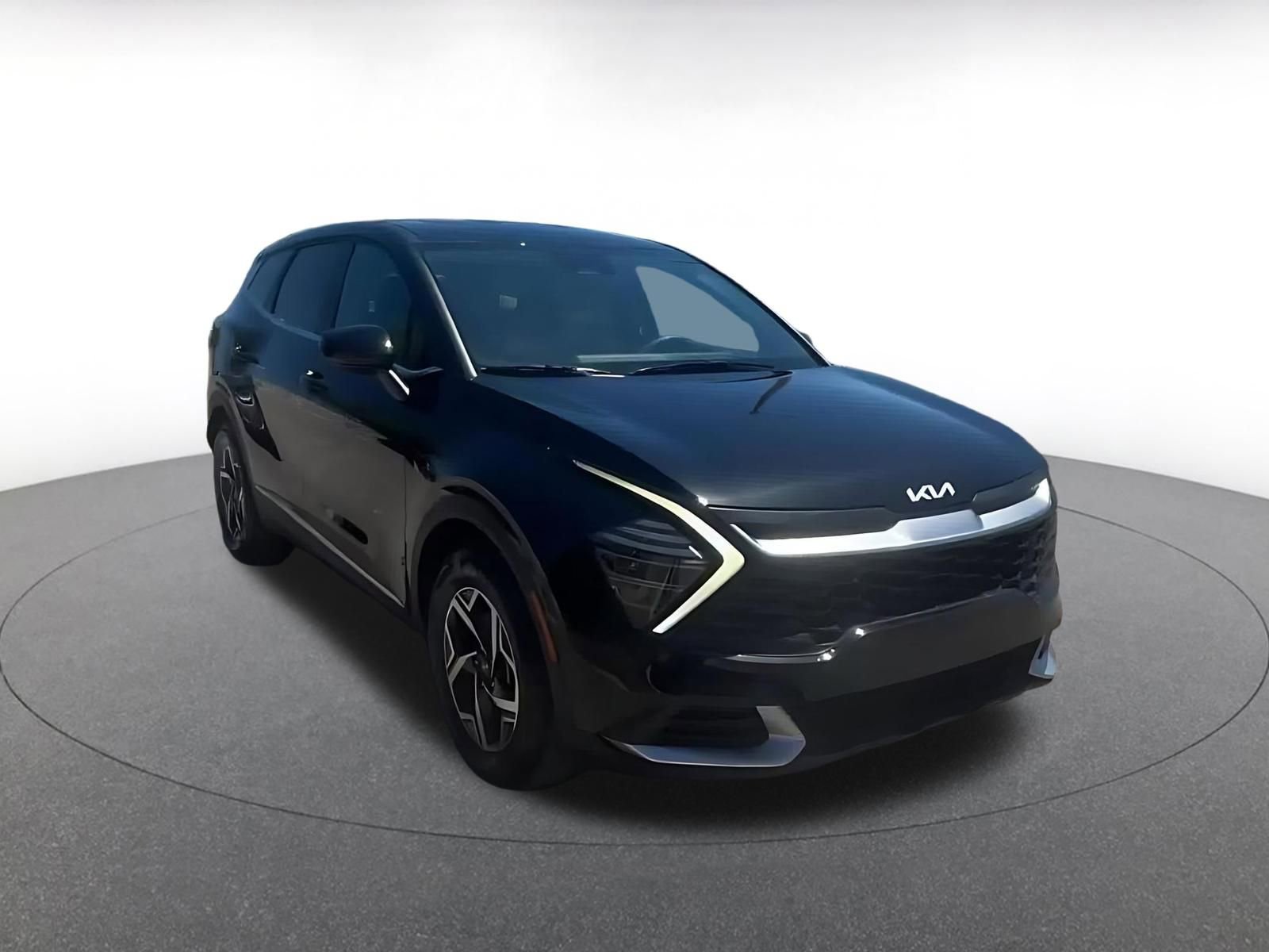 Used 2025 Kia Sportage LX image 3