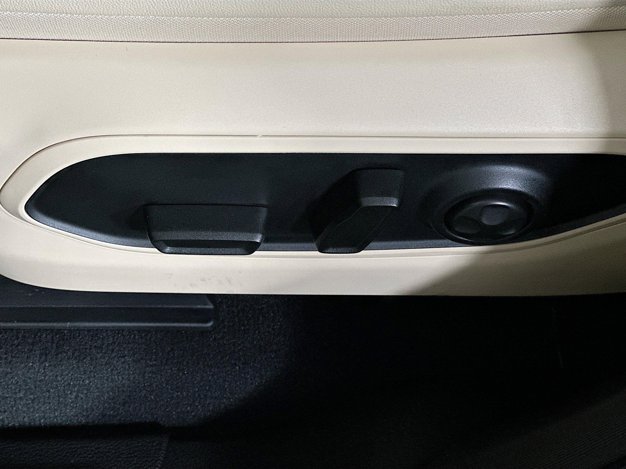 Used 2026 Jeep Grand Cherokee L Limited RWD image 13