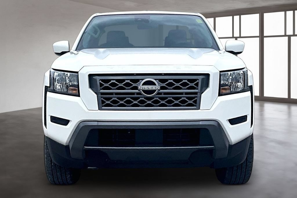 Used 2024 Nissan Frontier SV RWD image 2