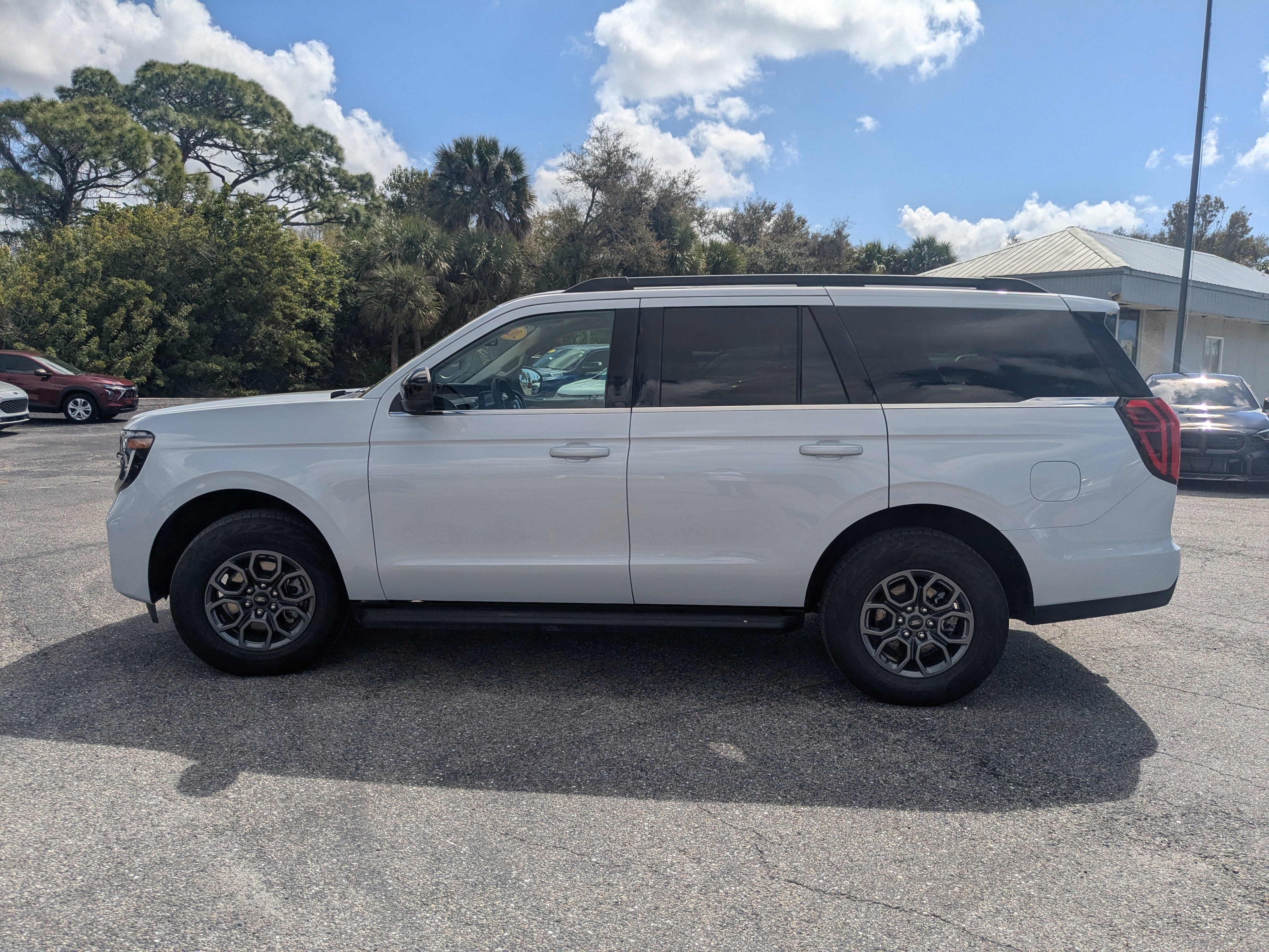 Used 2025 Ford Expedition Active image 7