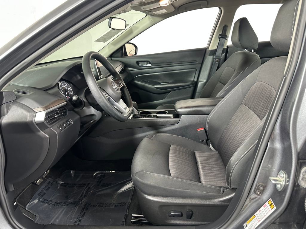 Used 2024 Nissan Altima 2.5 SV FWD image 14