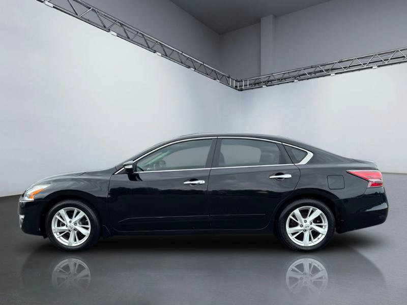 Used 2015 Nissan Altima 2.5 SV w/ Convenience Package FWD image 2