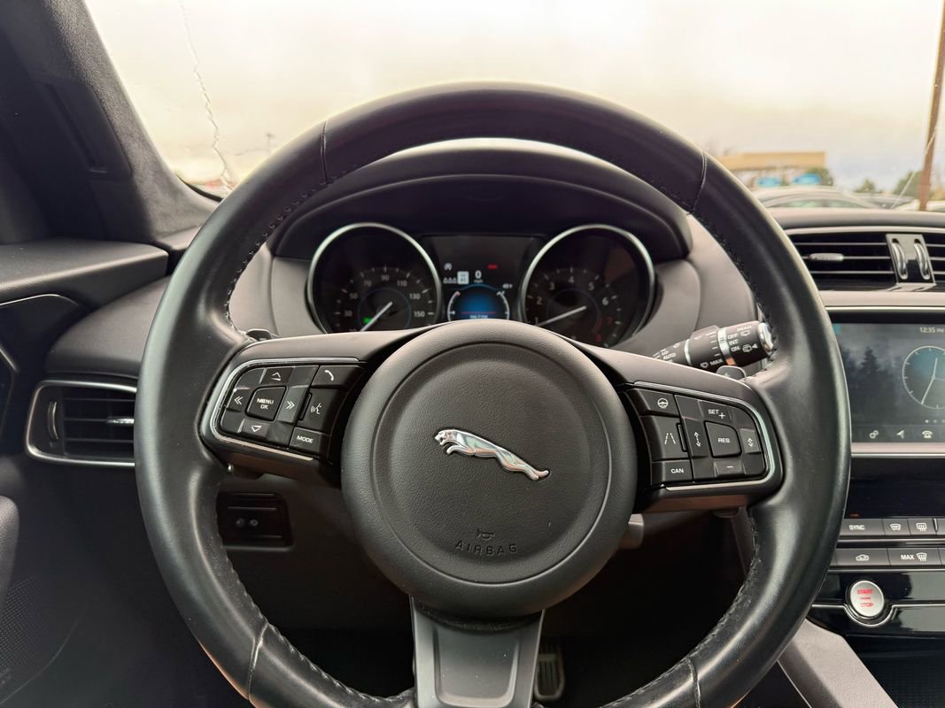 Used 2019 Jaguar F-PACE Premium image 32