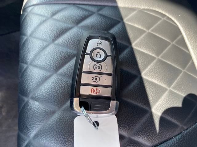 Used 2024 Ford Edge Titanium image 30