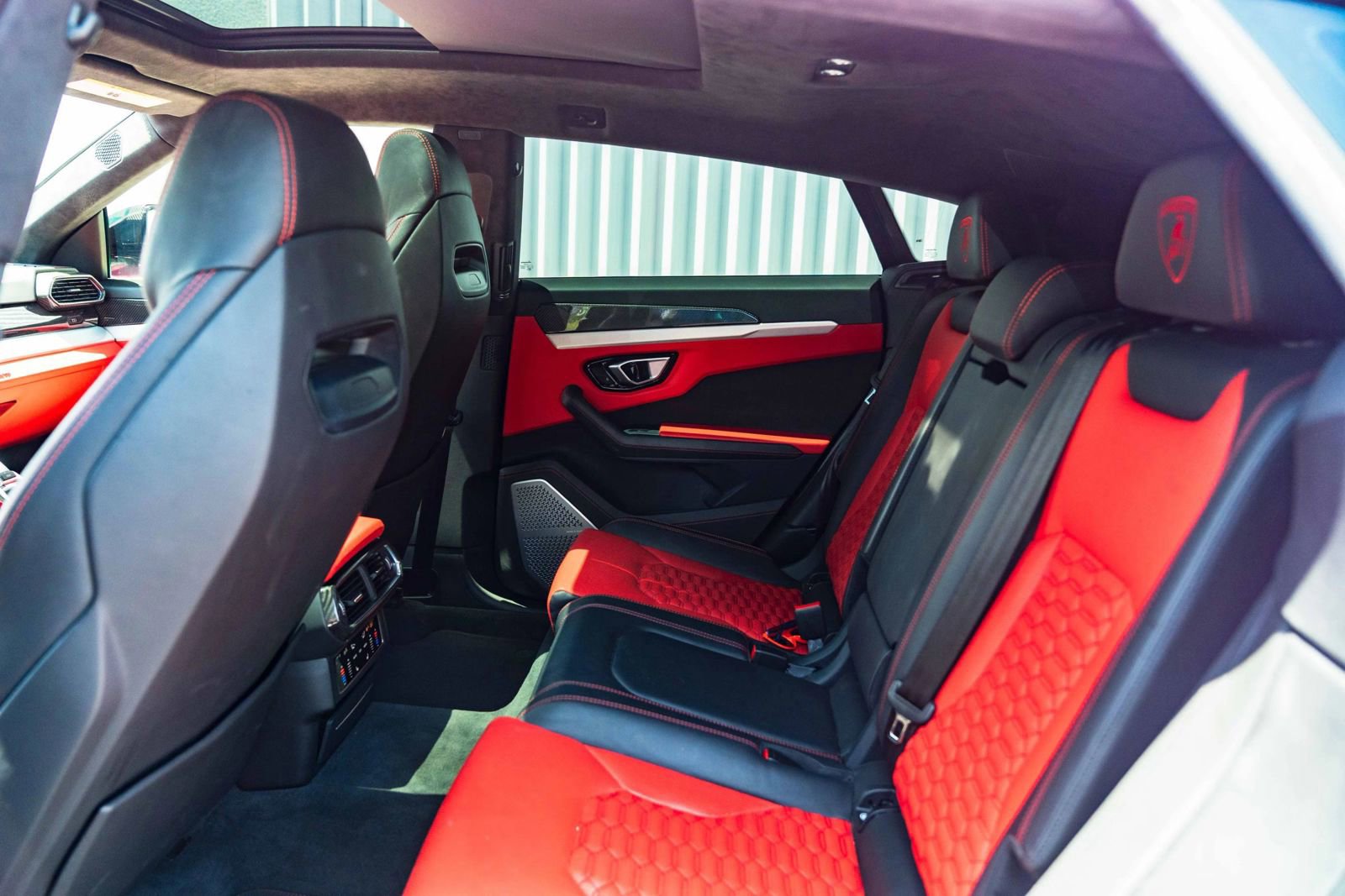 Used 2020 Lamborghini Urus AWD/4WD image 39