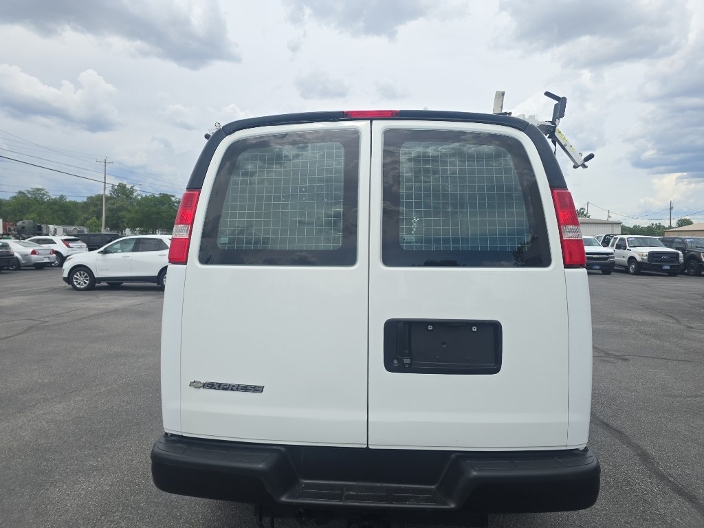 Used 2015 Chevrolet Express 2500 RWD image 7