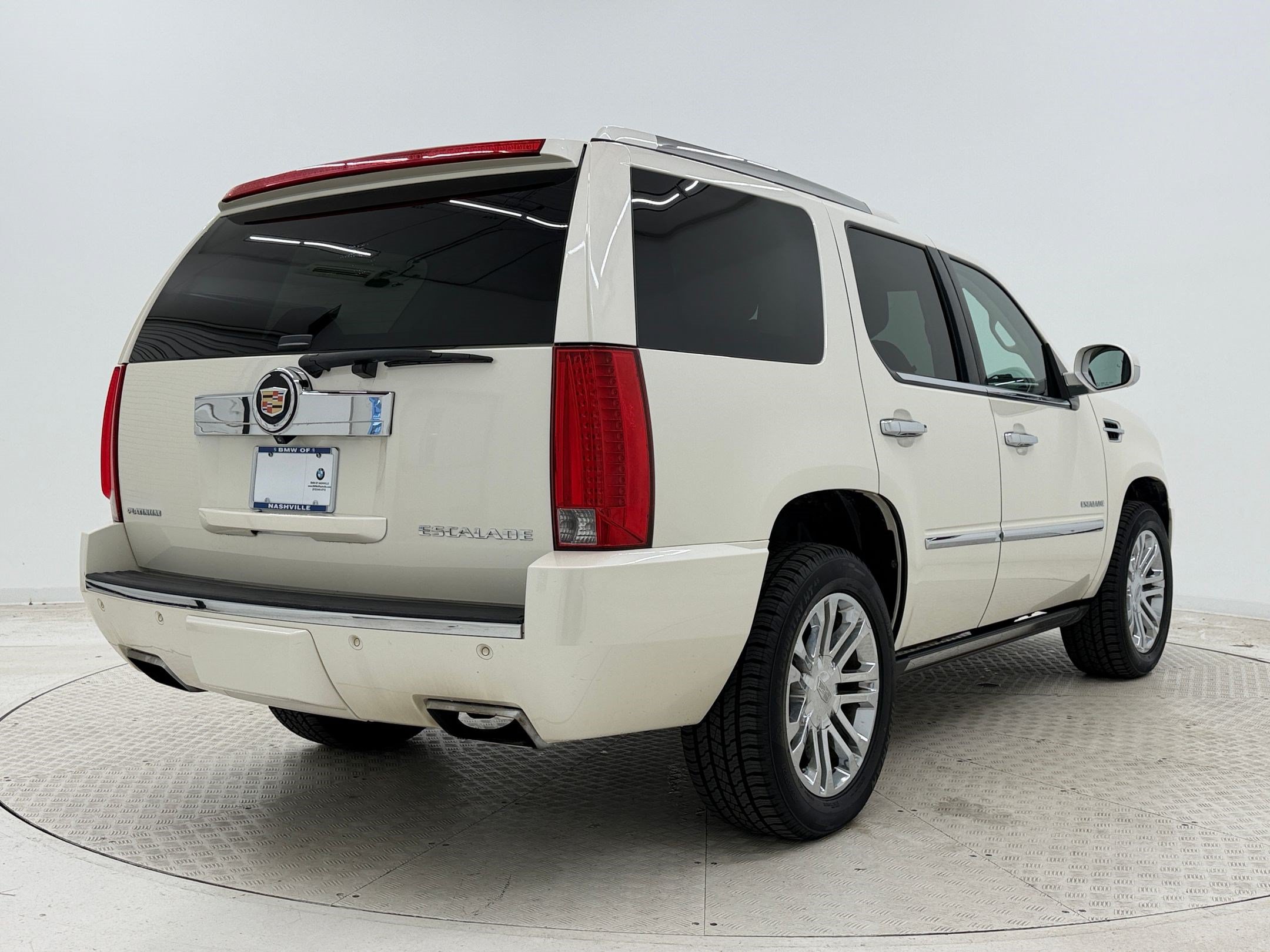 Used 2014 Cadillac Escalade Platinum AWD/4WD image 9
