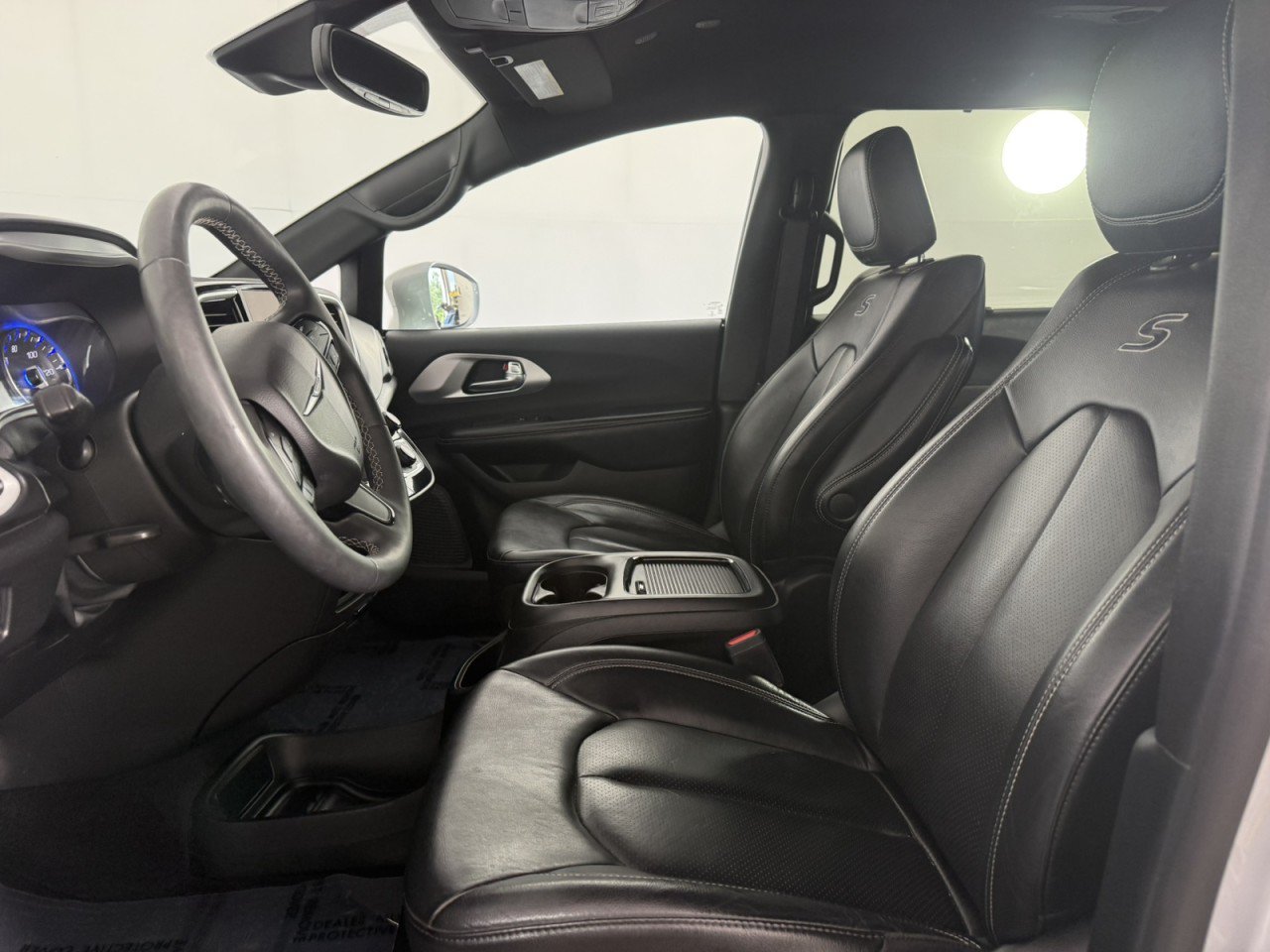 Used 2022 Chrysler Pacifica Touring-L w/ S Appearance Package FWD image 15