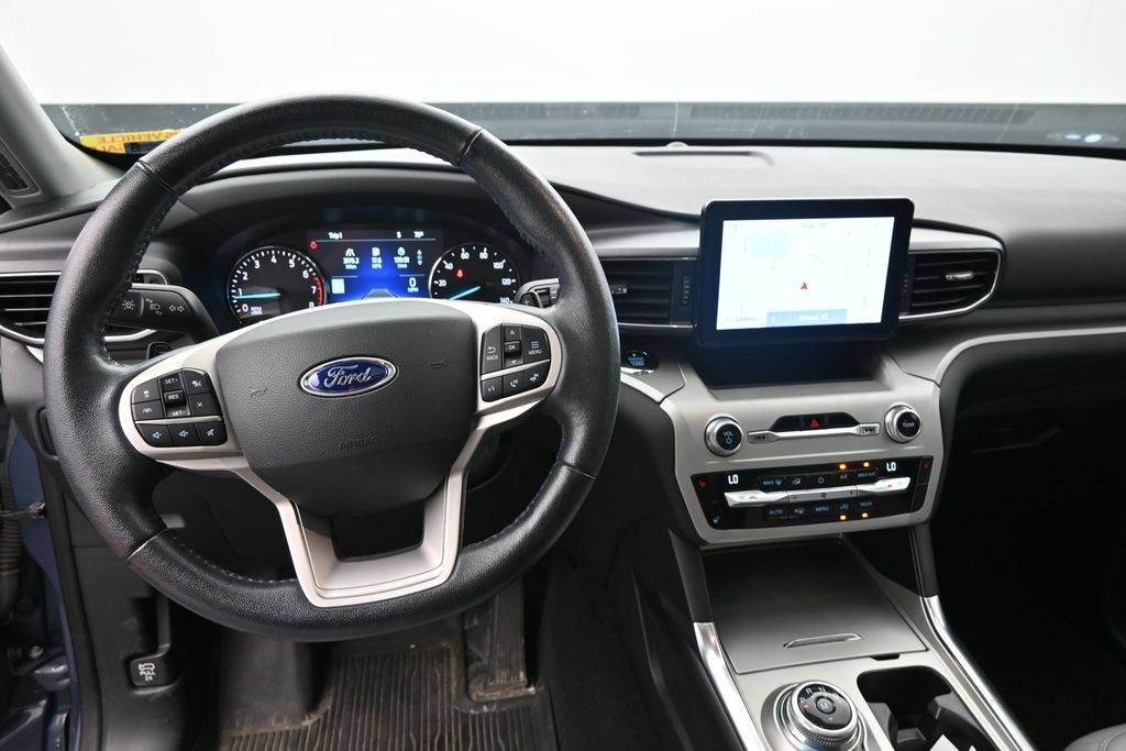 Used 2021 Ford Explorer XLT w/ Equipment Group 202A AWD/4WD image 16