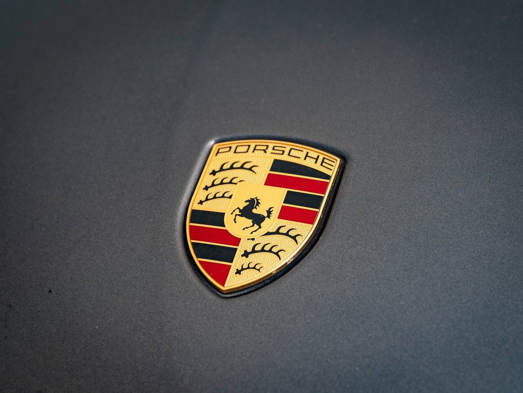 Certified 2018 Porsche Macan image 17