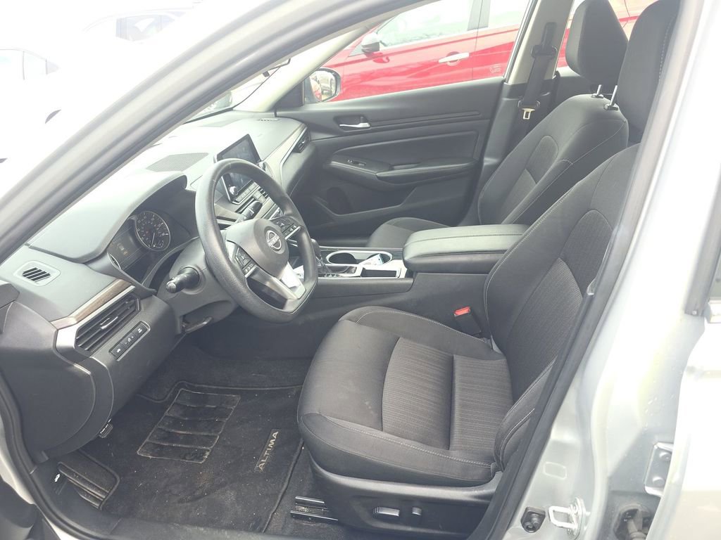 Used 2024 Nissan Altima 2.5 SV image 14