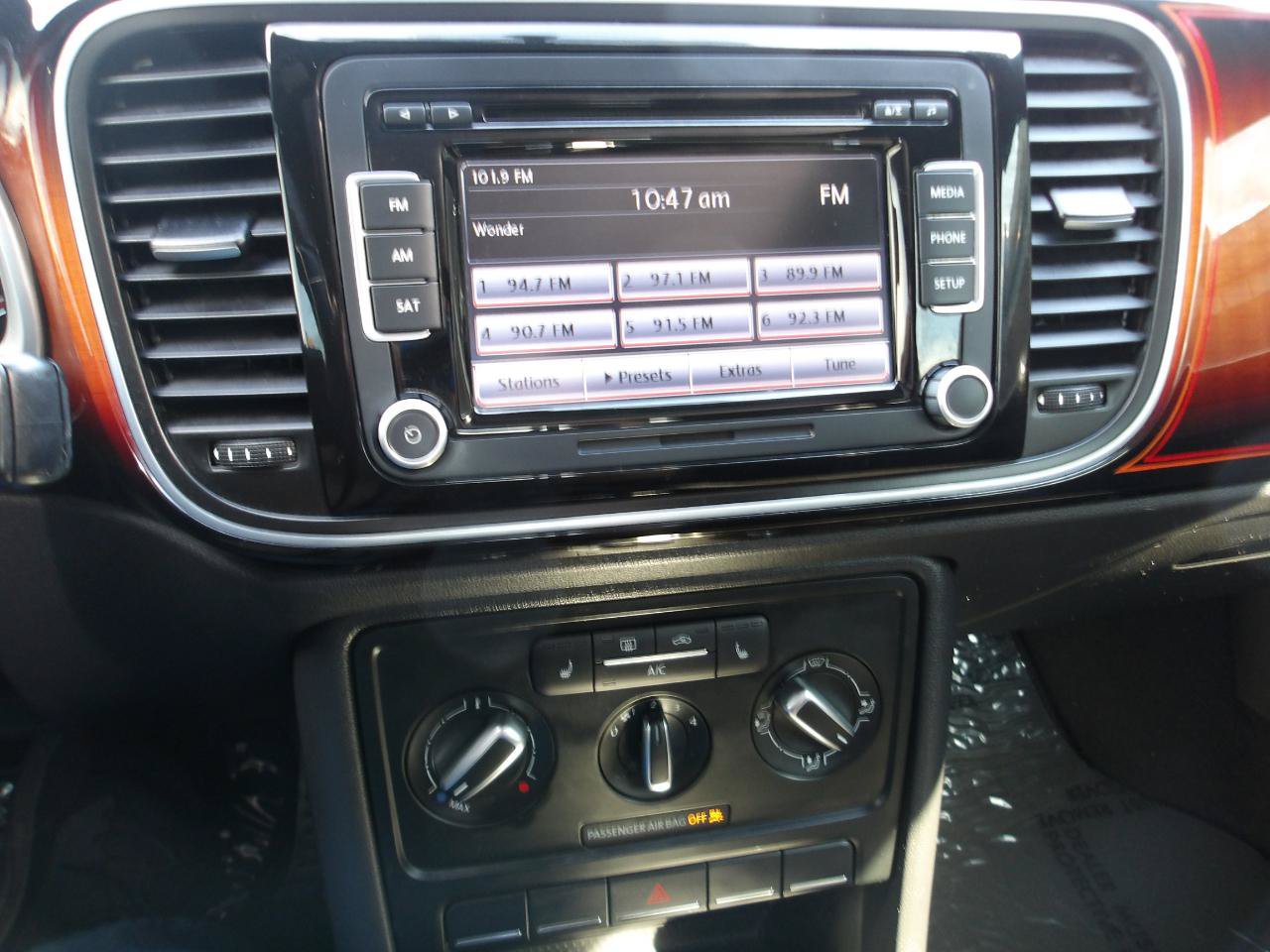 Used 2013 Volkswagen Beetle Turbo FWD image 19
