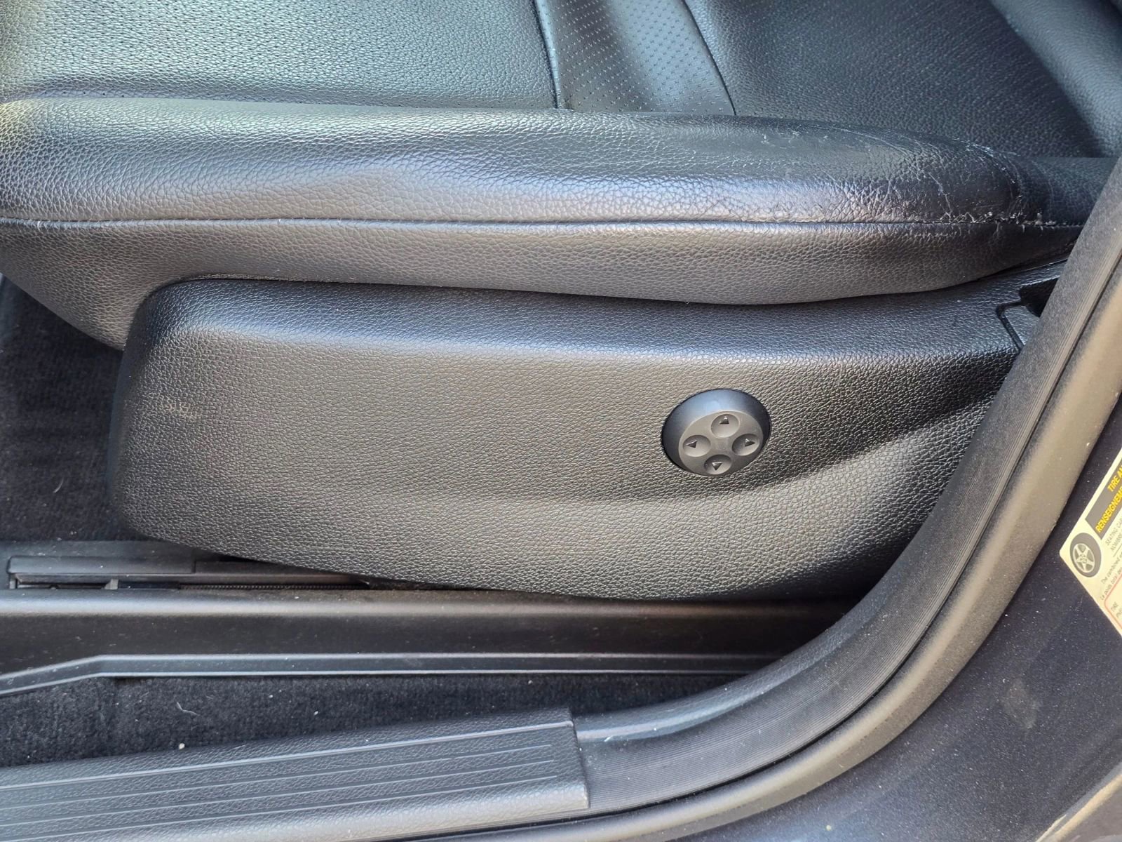 Used 2011 Mercedes-Benz GLK 350 4MATIC image 21