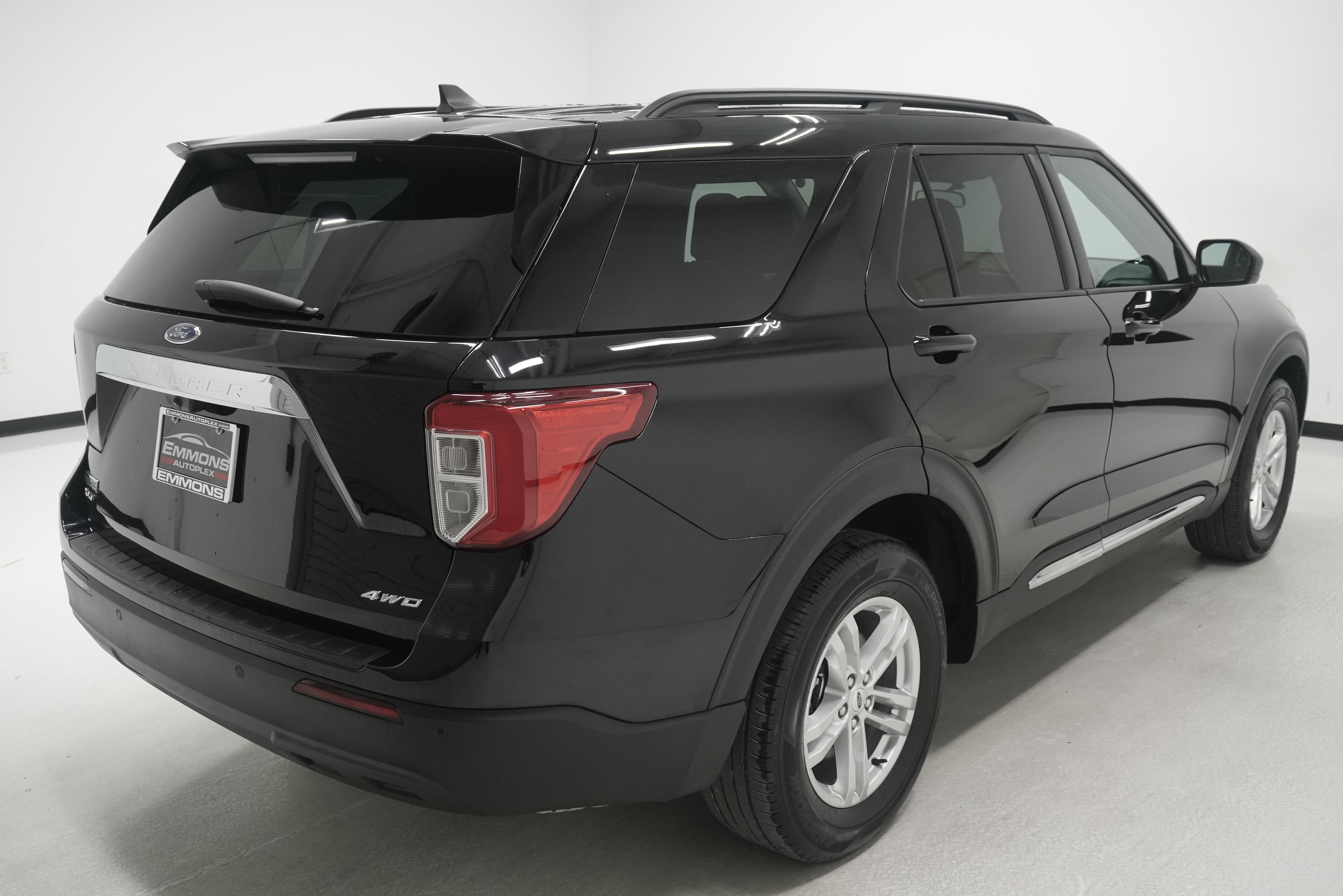 Used 2023 Ford Explorer XLT AWD/4WD image 4