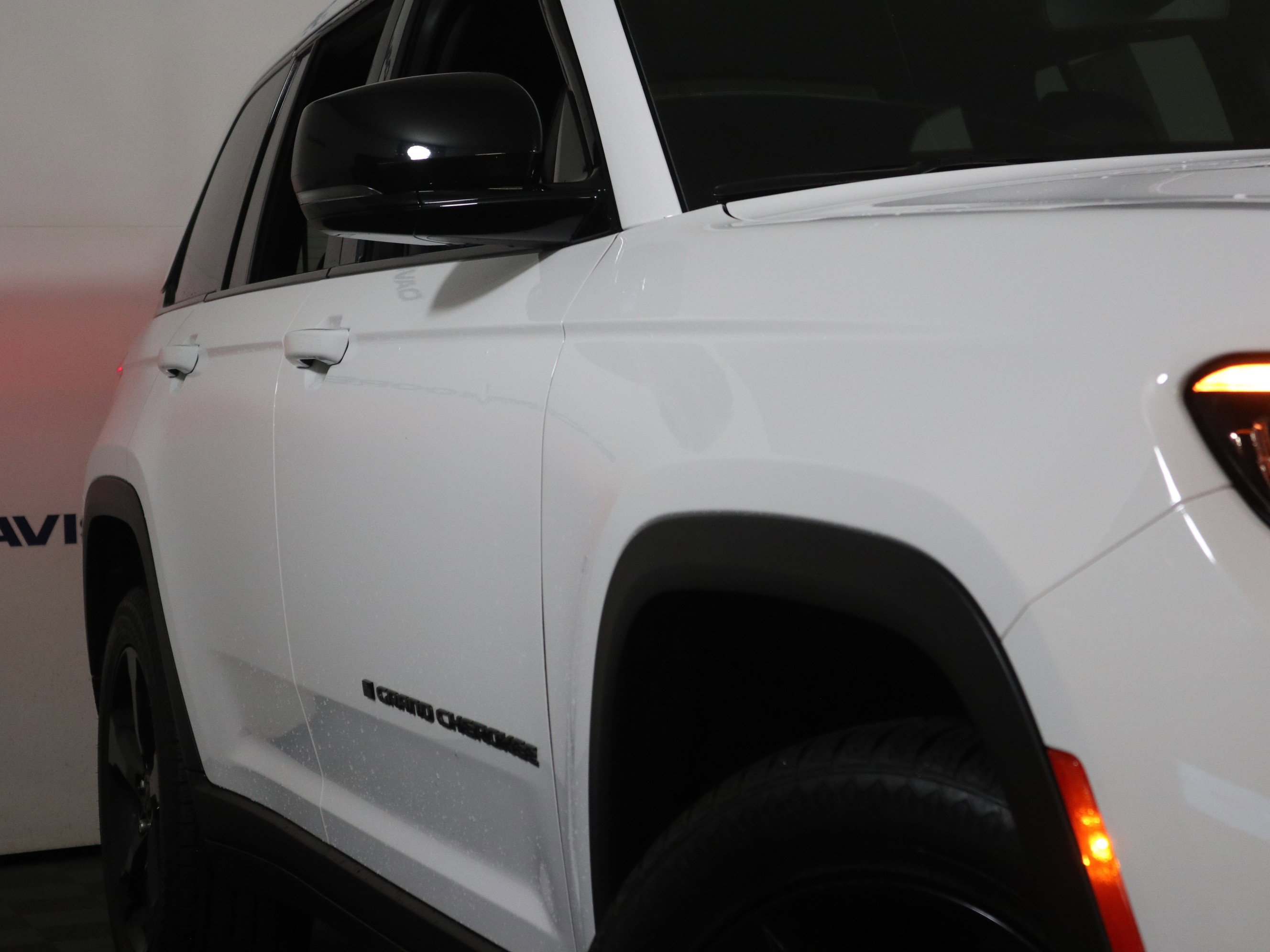 Used 2023 Jeep Grand Cherokee Altitude image 3