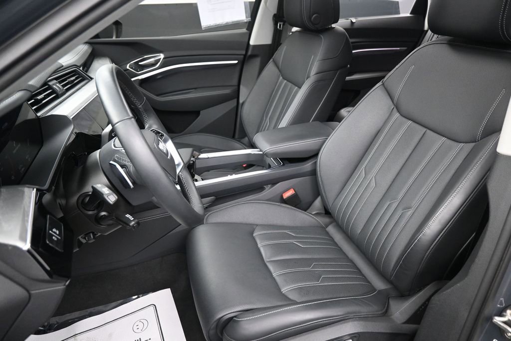 Used 2024 Audi Q8 e-tron Prestige w/ Prestige Package image 27