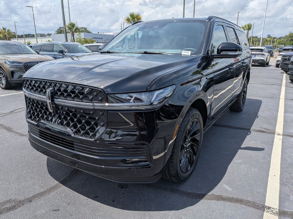 New 2026 Lincoln Navigator L Reserve w/ Jet Appearance Package AWD/4WD image 8