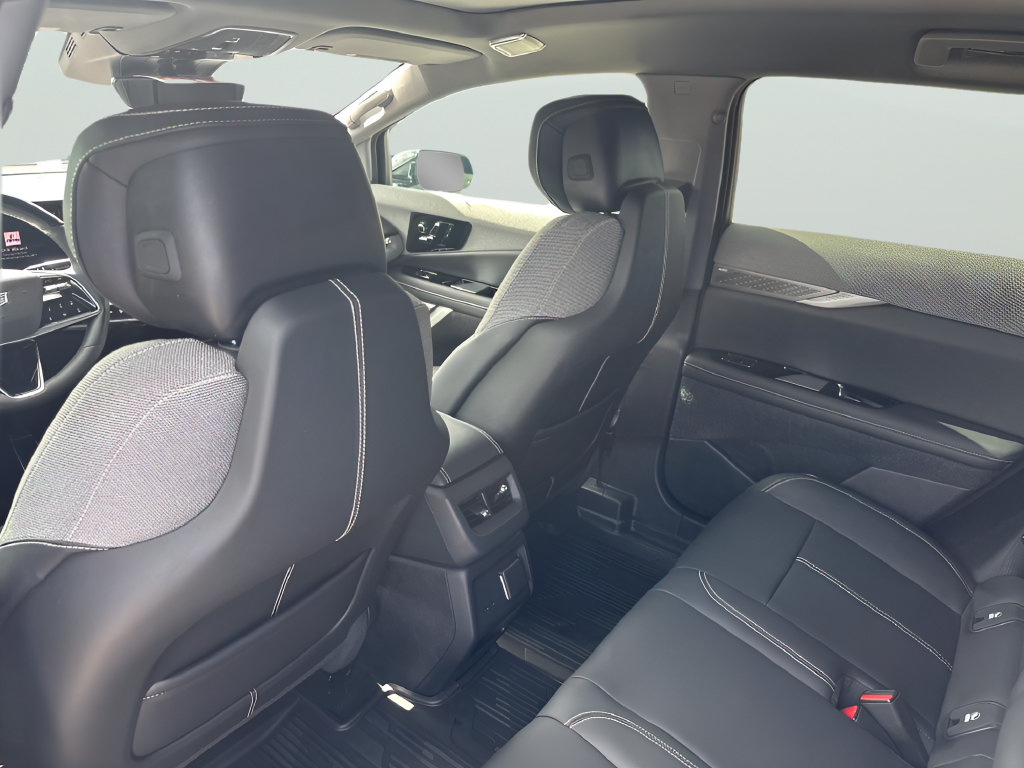 Certified 2025 Cadillac Optiq Luxury 1 AWD/4WD image 34