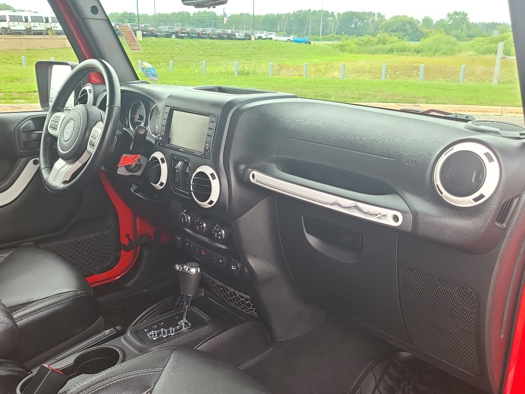 Used 2015 Jeep Wrangler Unlimited Sahara AWD/4WD image 25