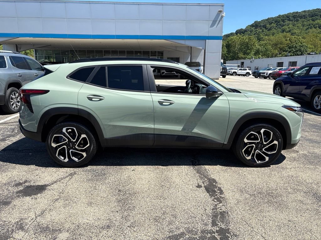 Certified 2024 Chevrolet Trax RS w/ Sunroof Package FWD image 6