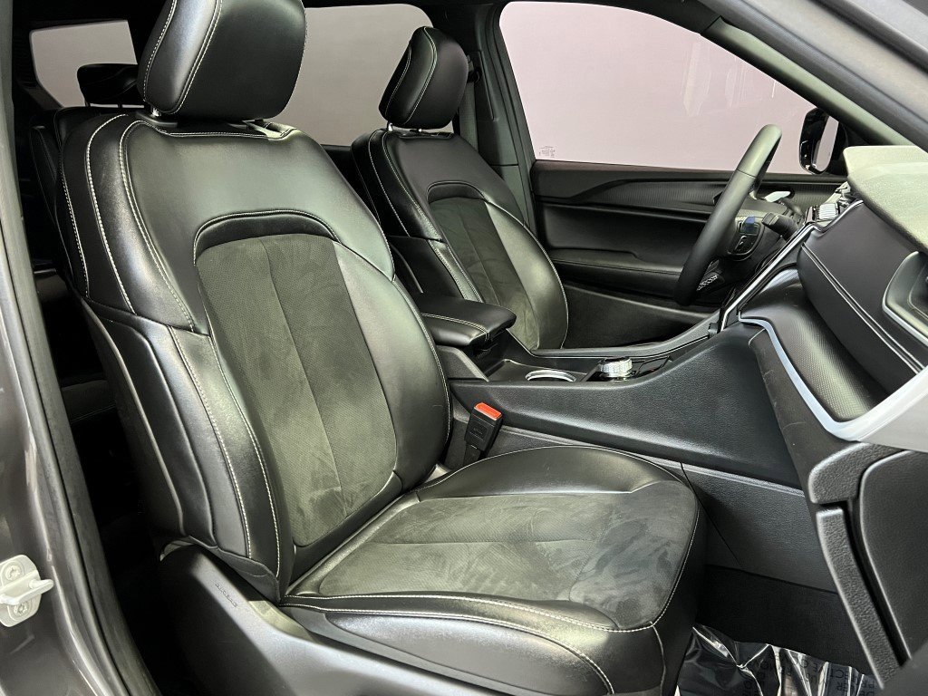 Certified 2024 Jeep Grand Cherokee L Altitude image 12