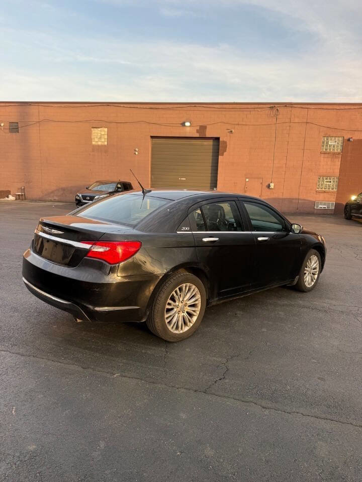 Used 2011 Chrysler 200 Limited FWD image 6