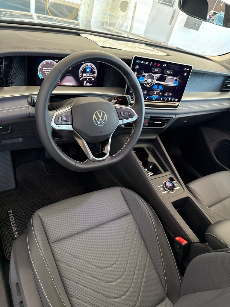 New 2026 Volkswagen Tiguan SE AWD/4WD image 23