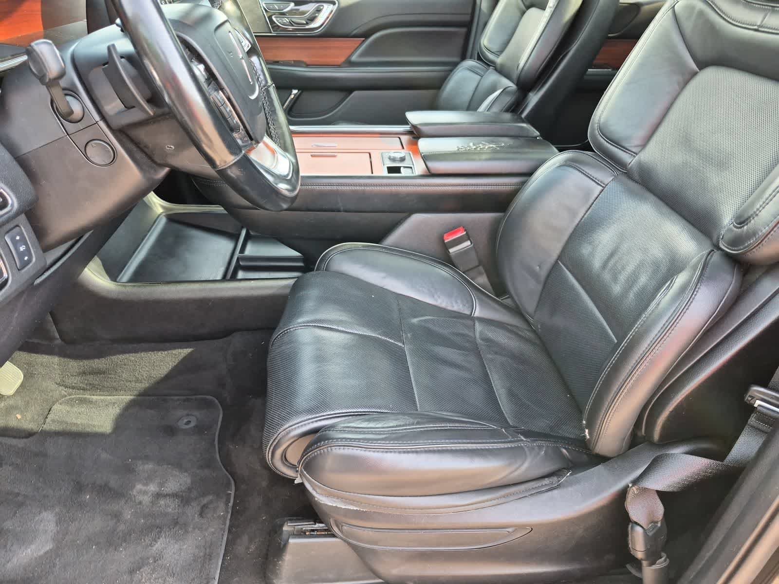 Used 2018 Lincoln Navigator Reserve AWD/4WD image 16