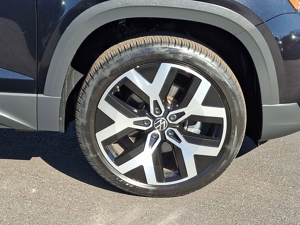 Certified 2023 Volkswagen Taos SEL image 8