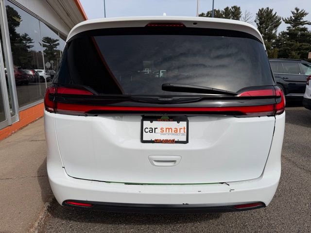 Used 2022 Chrysler Pacifica Touring-L w/ S Appearance Package FWD image 6
