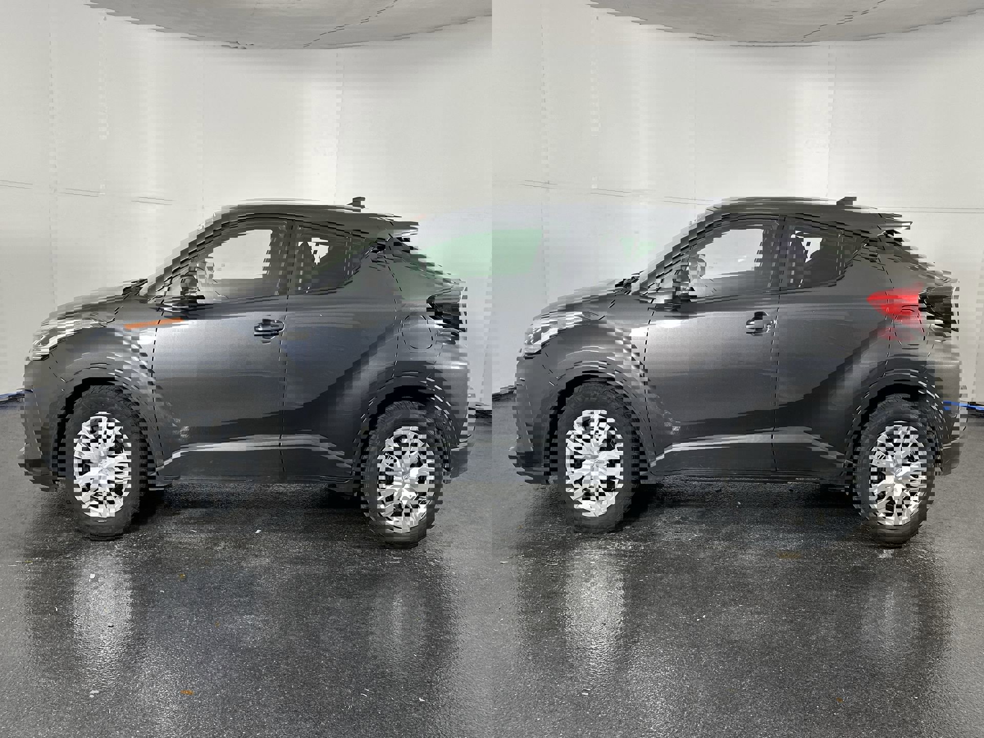 Used 2021 Toyota C-HR LE image 7