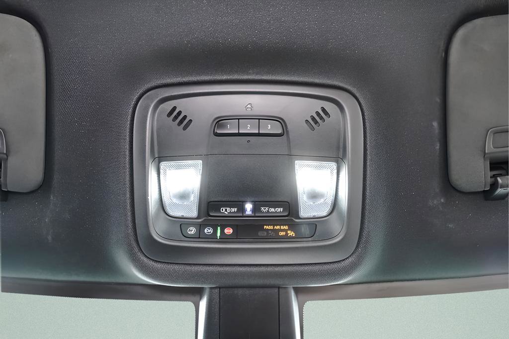 Used 2023 Chevrolet Traverse LT FWD image 20