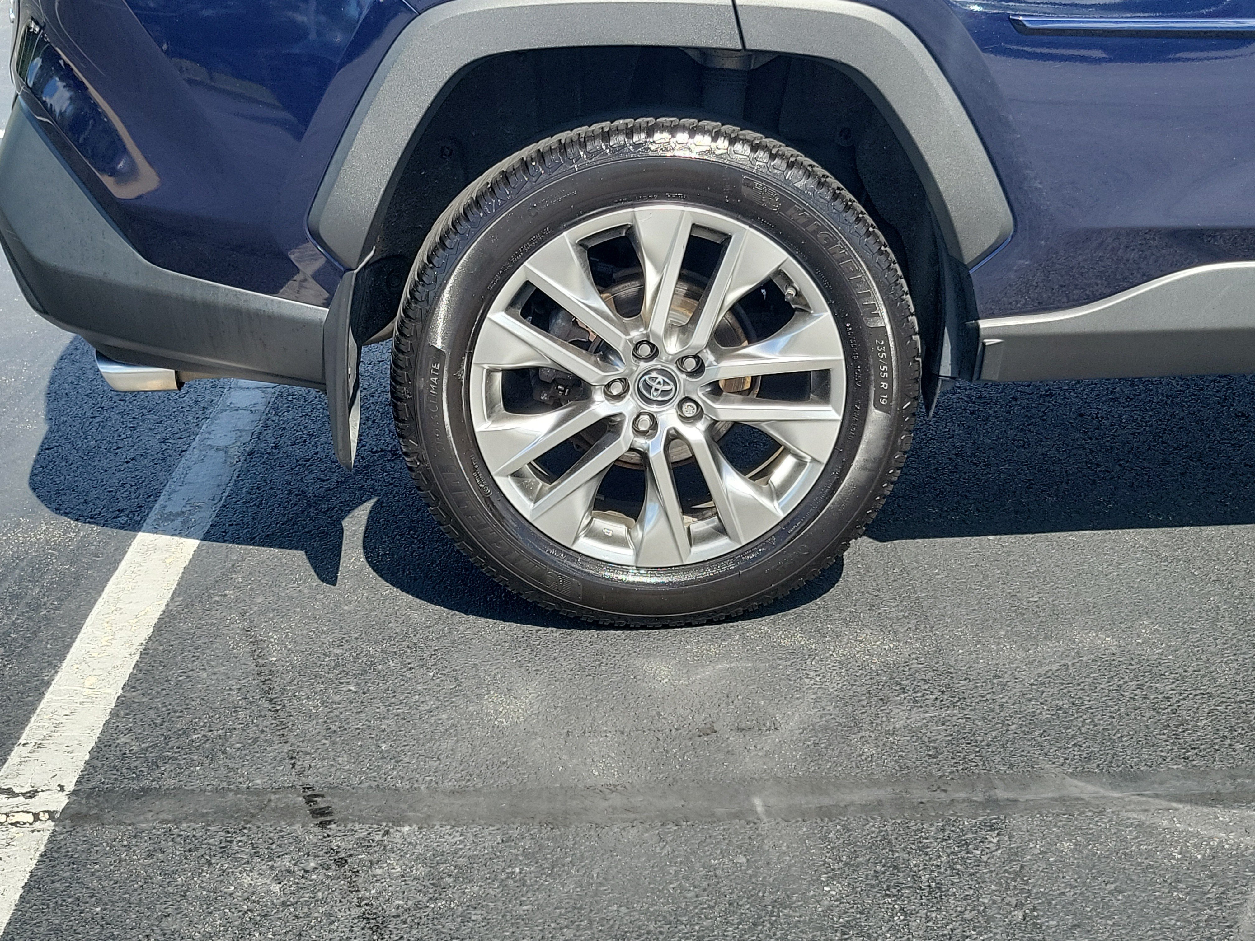 Used 2019 Toyota RAV4 XLE Premium w/ Cold Weather Package AWD/4WD image 6