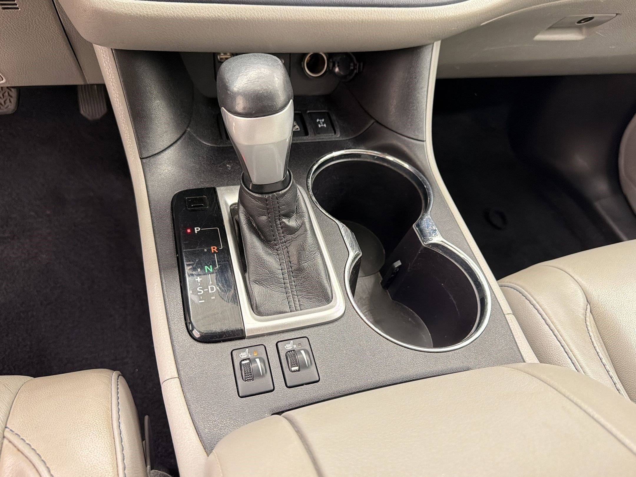 Used 2018 Toyota Highlander XLE AWD/4WD image 17