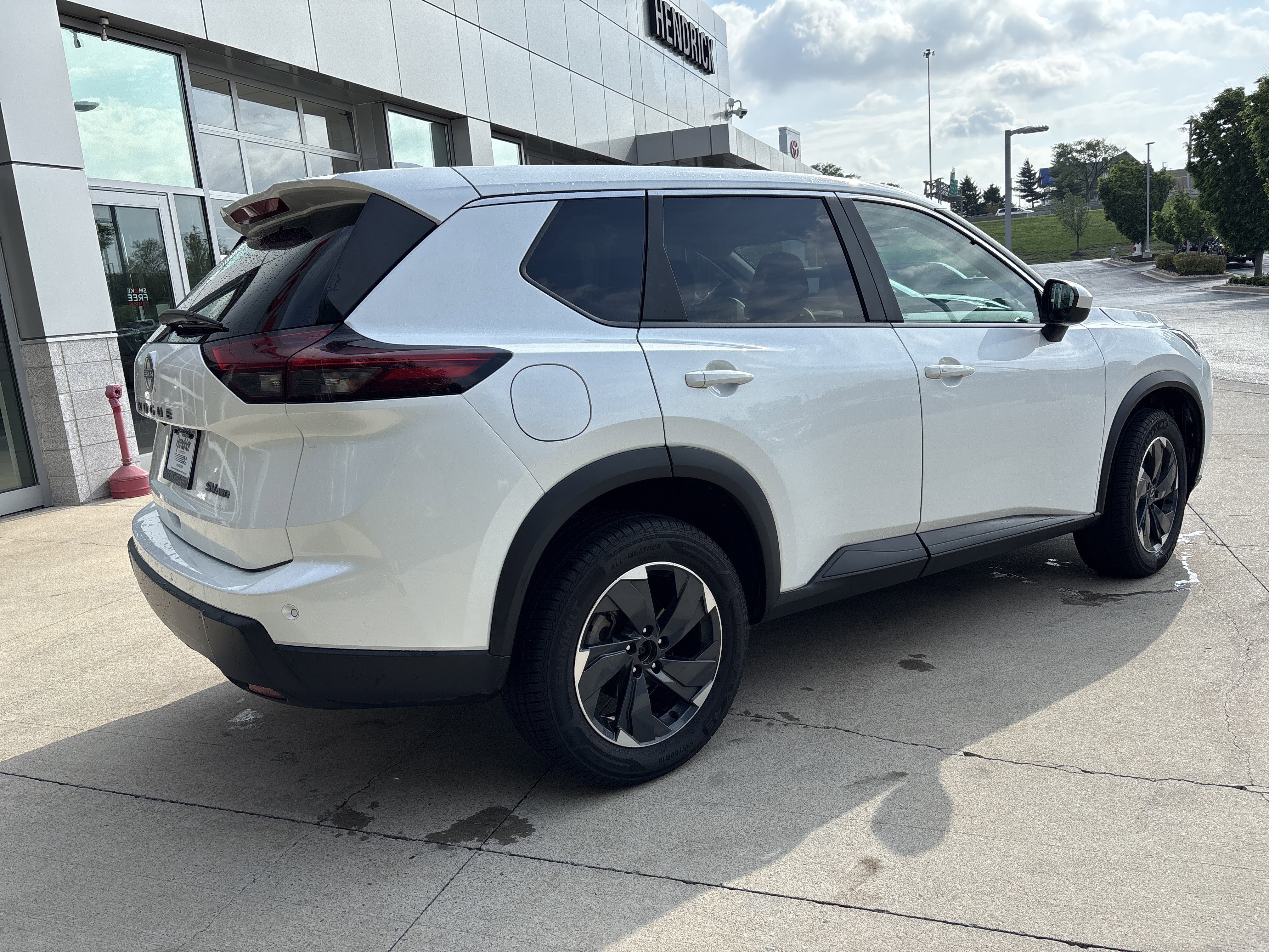 Used 2024 Nissan Rogue SV AWD/4WD image 6