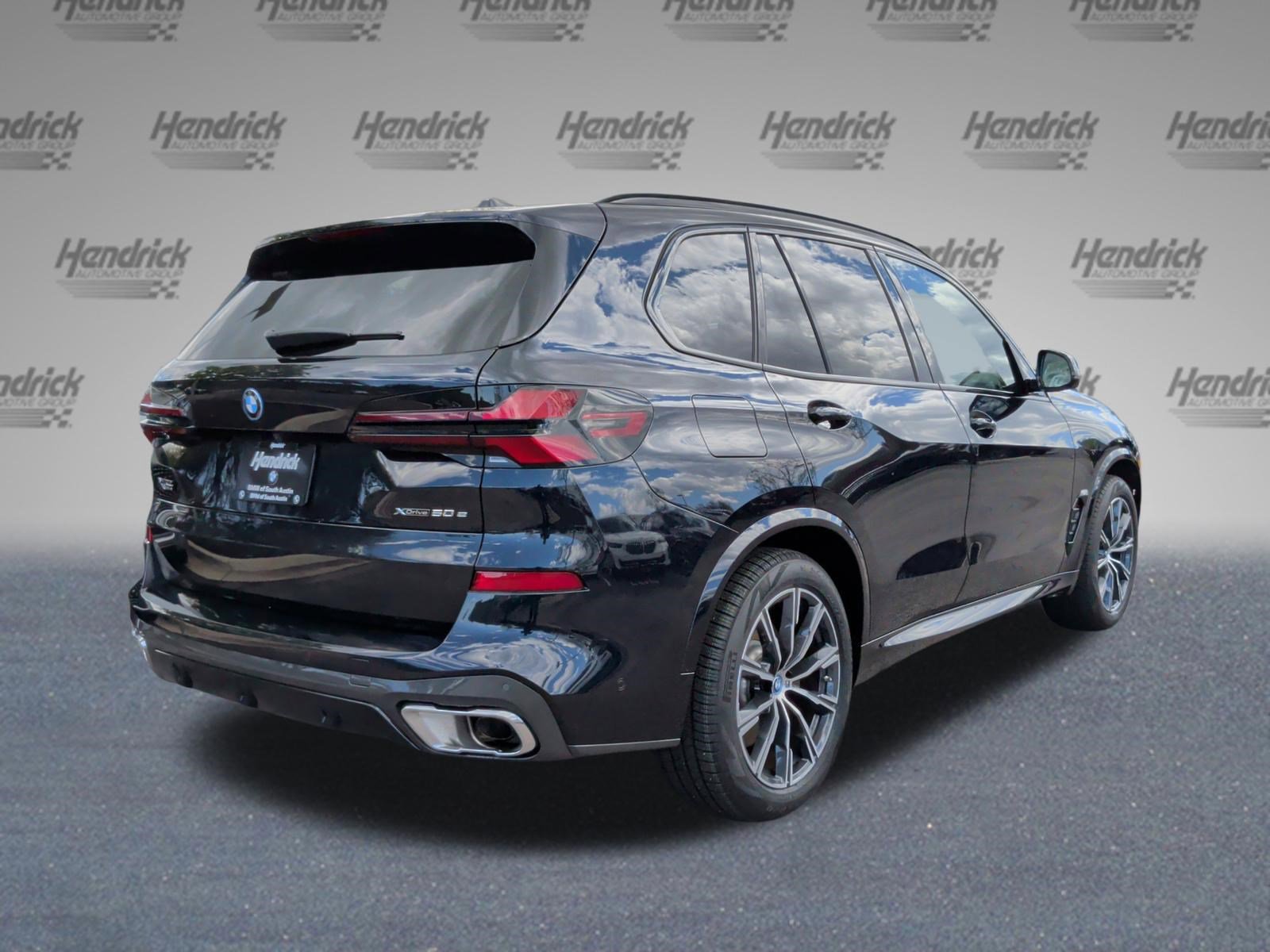 Certified 2025 BMW X5 xDrive50e w/ M Sport Package image 7