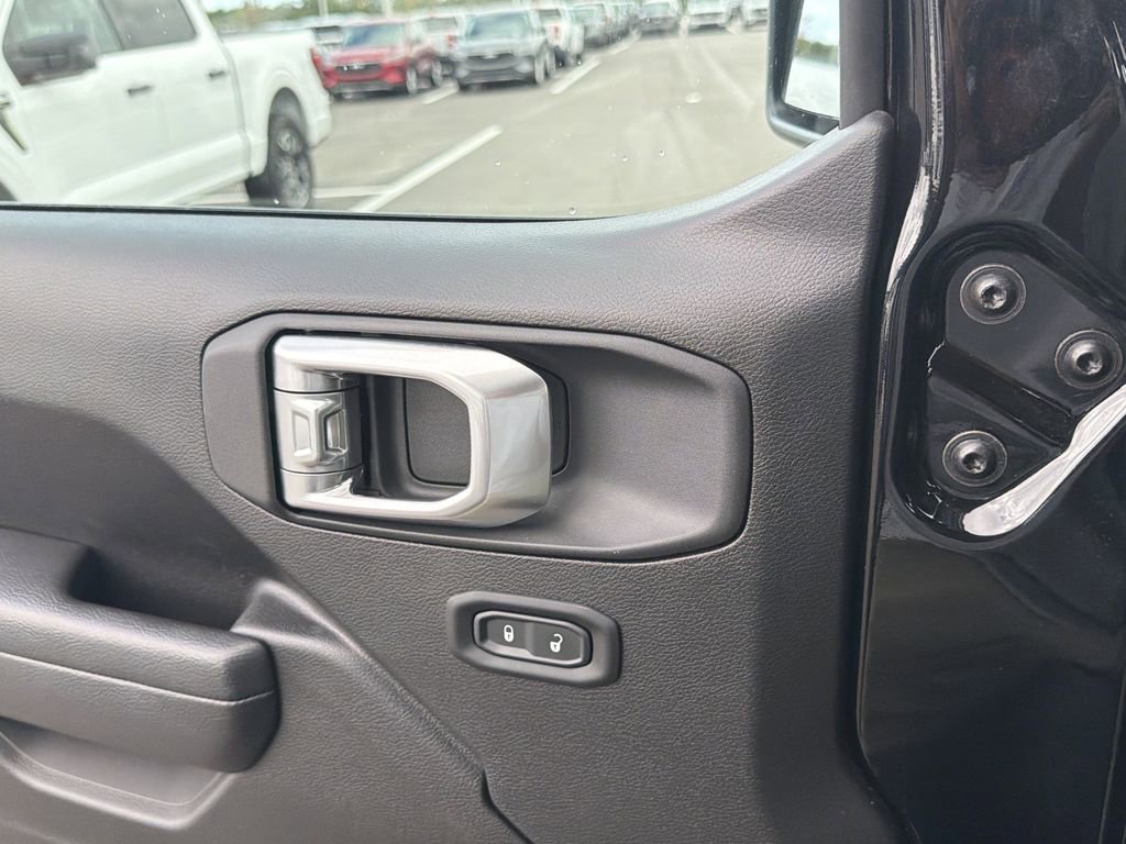 Used 2025 Jeep Wrangler Sport AWD/4WD image 19