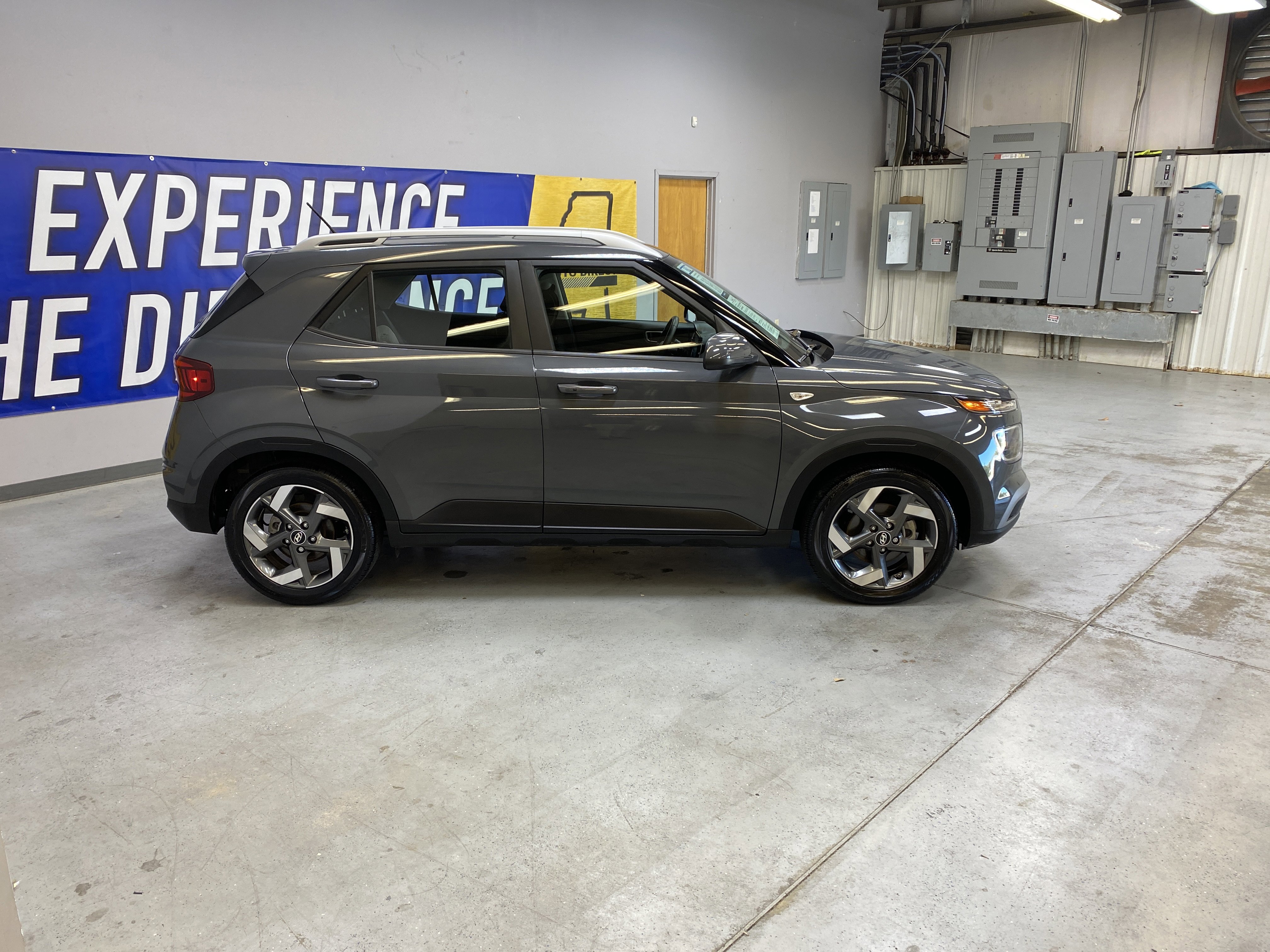 Used 2024 Hyundai Venue SEL image 8