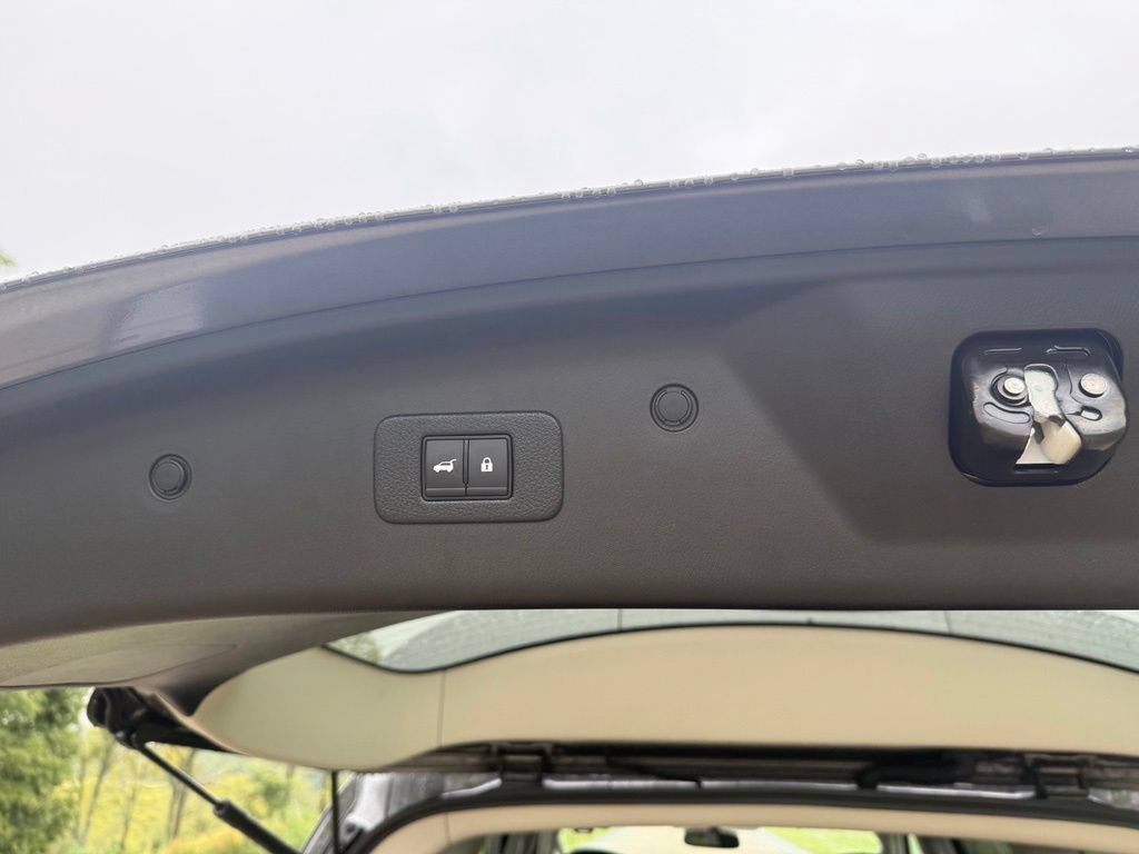 Used 2023 Nissan Armada SL w/ Cargo Package AWD/4WD image 8