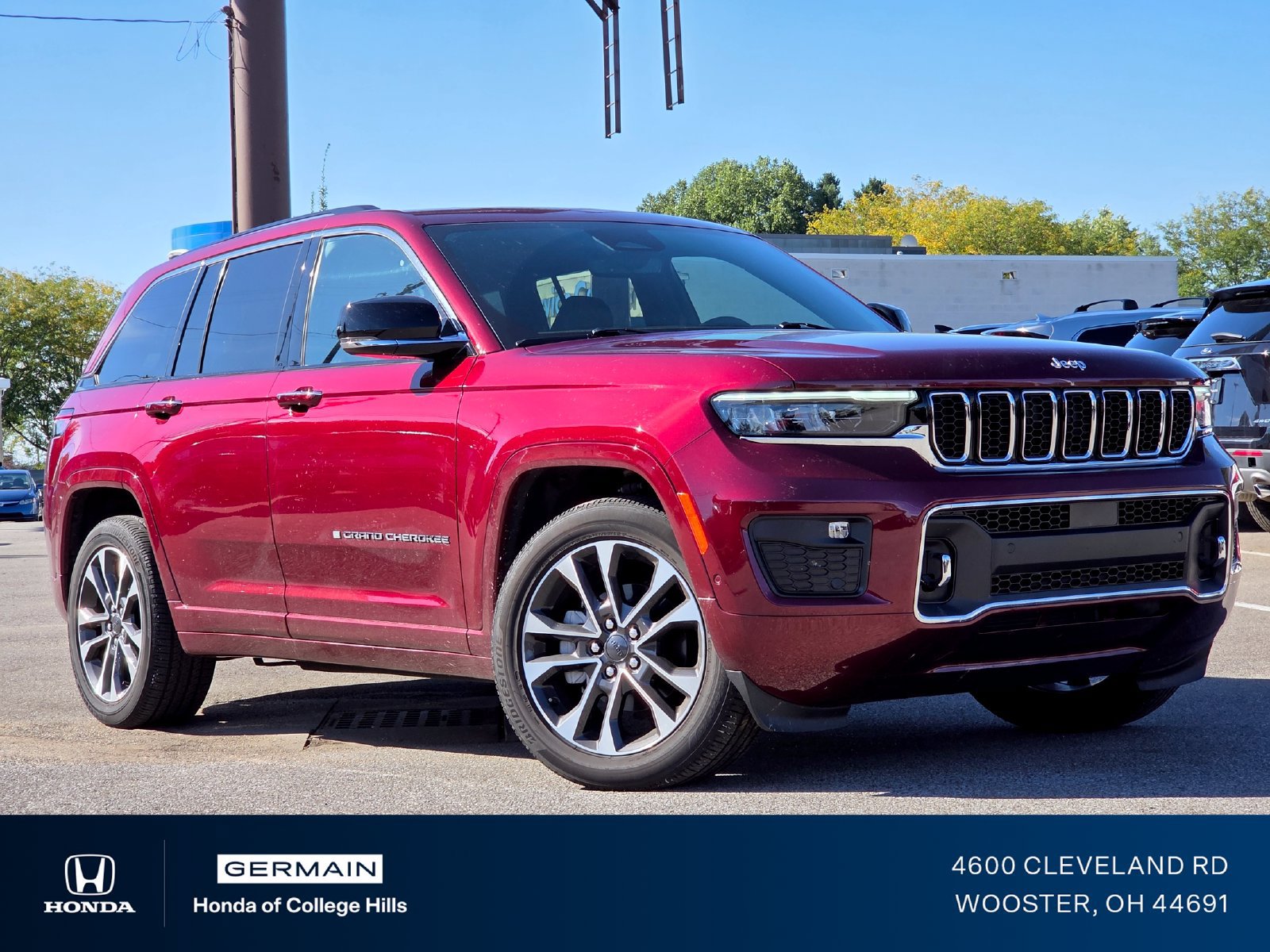 Used 2023 Jeep Grand Cherokee Overland AWD/4WD image 1