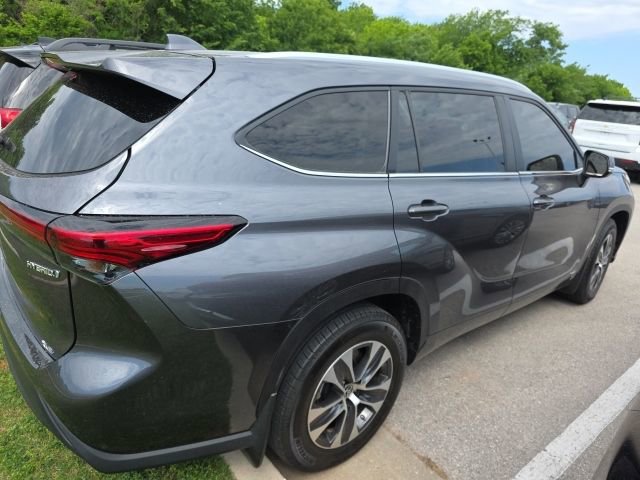 Used 2023 Toyota Highlander XLE AWD/4WD image 6