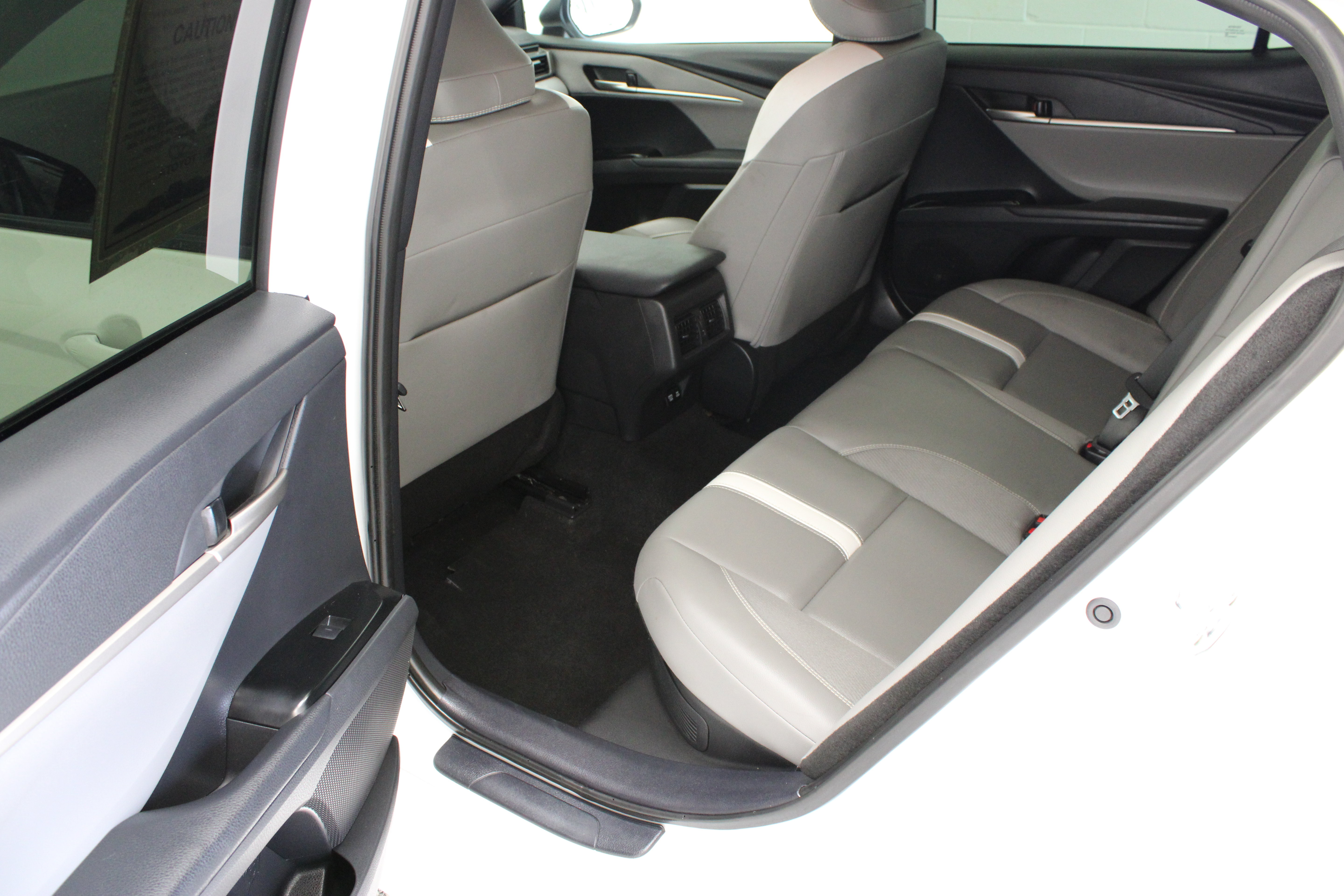 Used 2025 Toyota Camry SE w/ Multimedia Upgrade Package FWD image 27