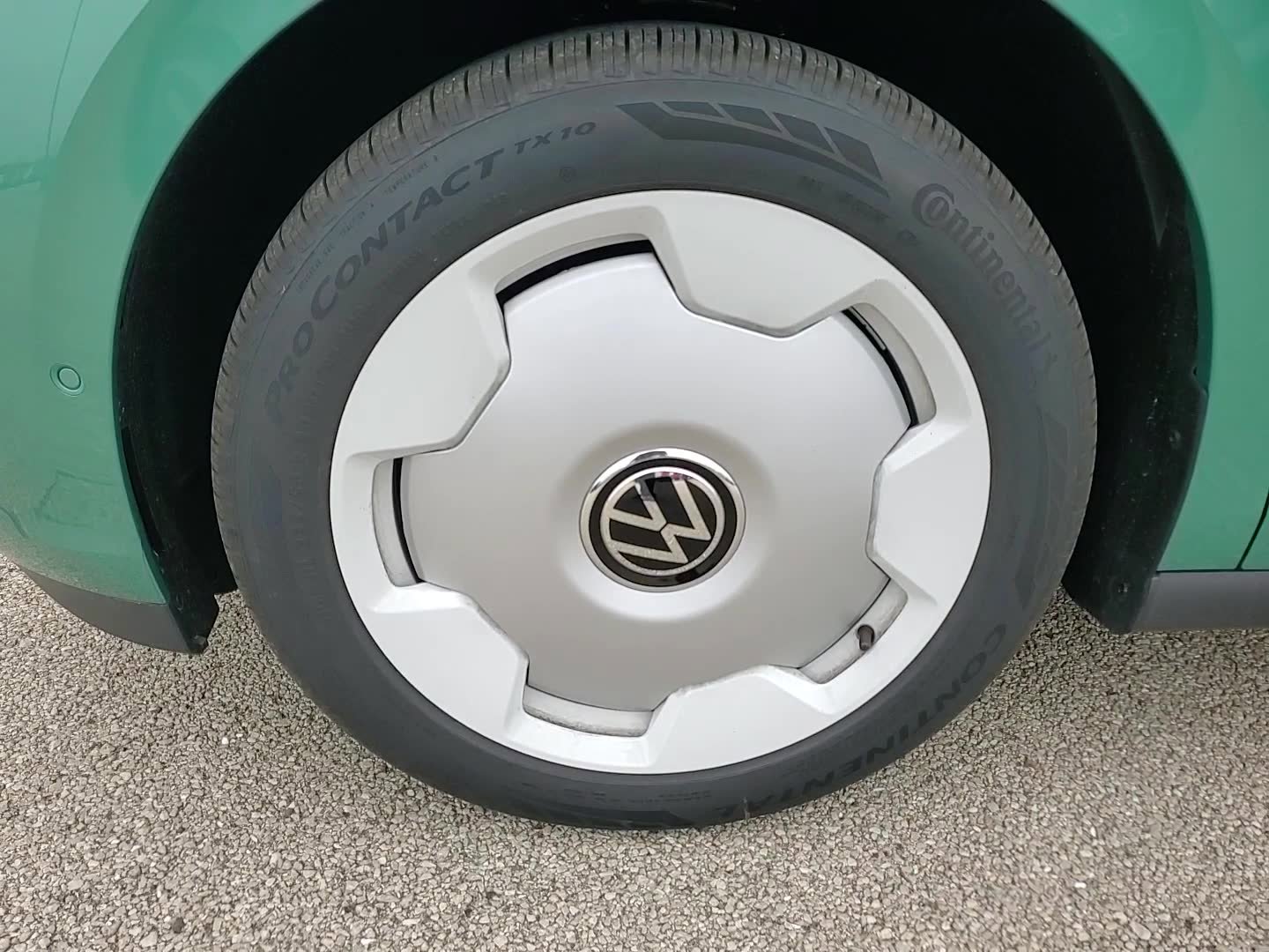 New 2025 Volkswagen ID. Buzz 1st Edition image 9