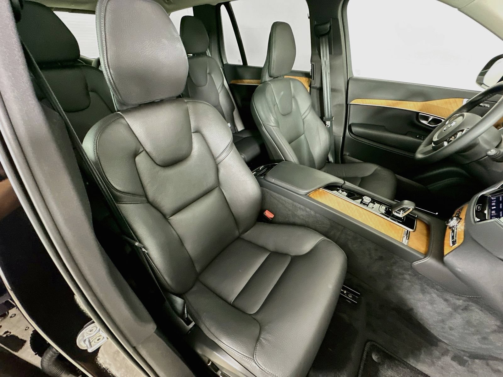 Used 2023 Volvo XC90 B6 Plus AWD/4WD image 44